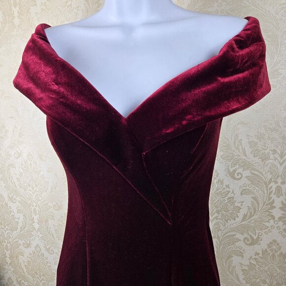 Avery G Size 0 Maroon Velvet On/Off Shoulder Formal Dress Gown Front Slit Train - Picture 9 of 12